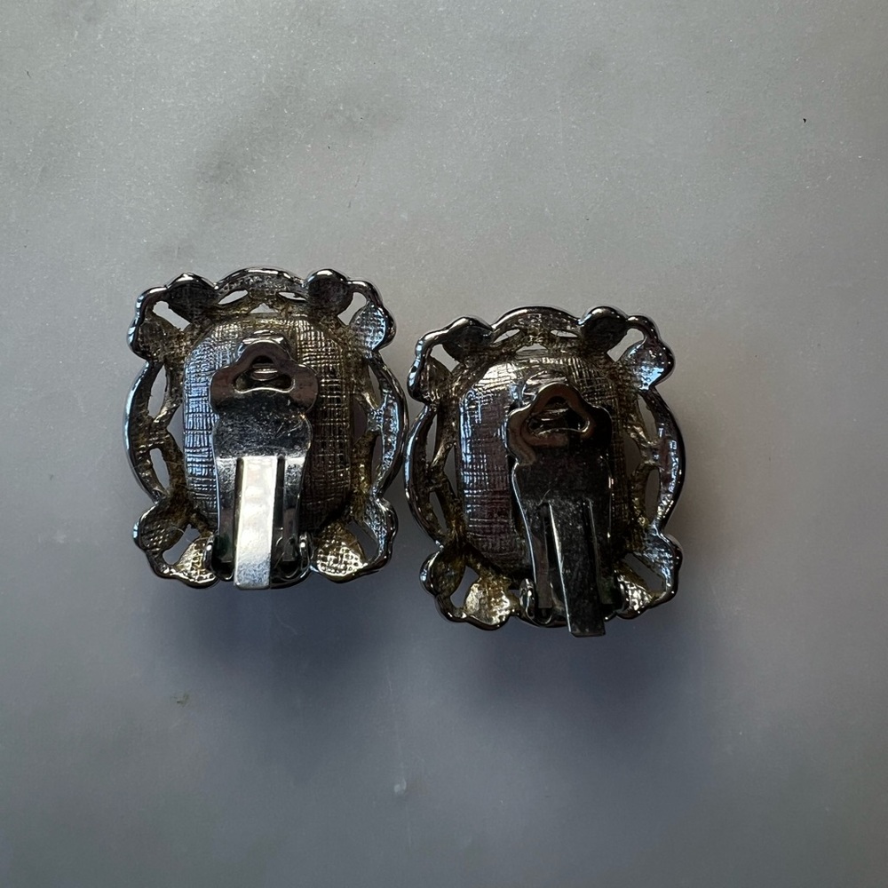 Vintage Purple Faceted Statement Clip-On Earrings Silver Tone Ornate - Picture 5 of 5